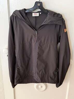 Sold - Fjallraven Women's Abisko Hybrid Windbreaker Jacket Dark Grey Size S
